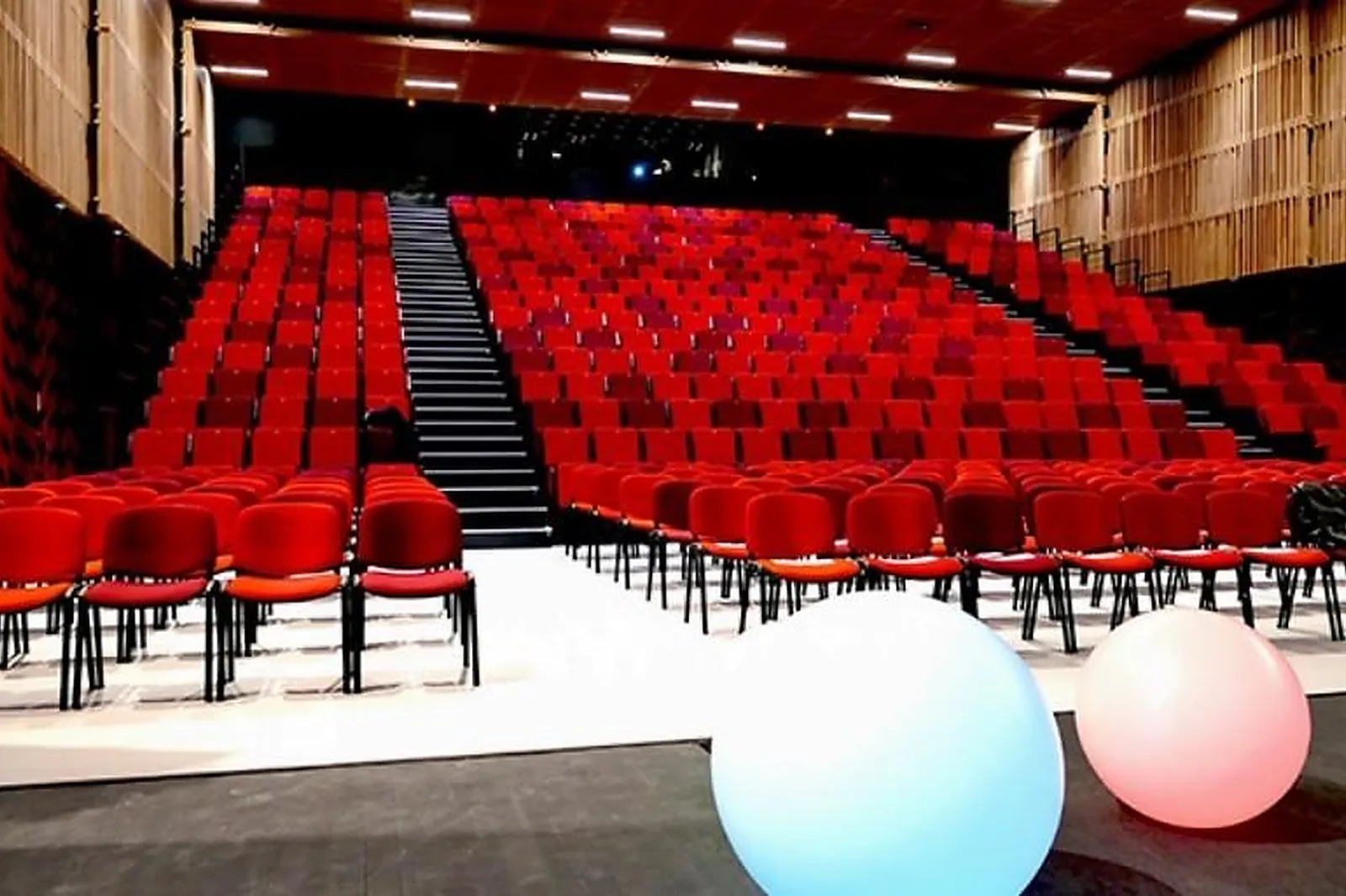 Lieux événementiels, CENTRE DES CONGRÈS DE HAUTE-SAINTONGE