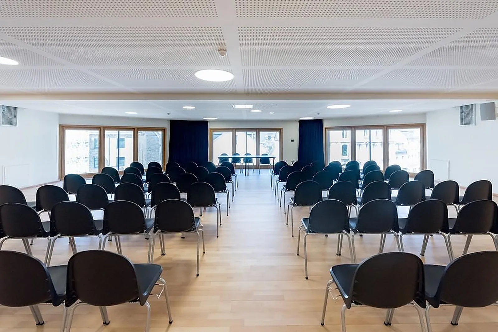Lieux événementiels, CENTRE DES CONGRÈS DU CHAPEAU ROUGE