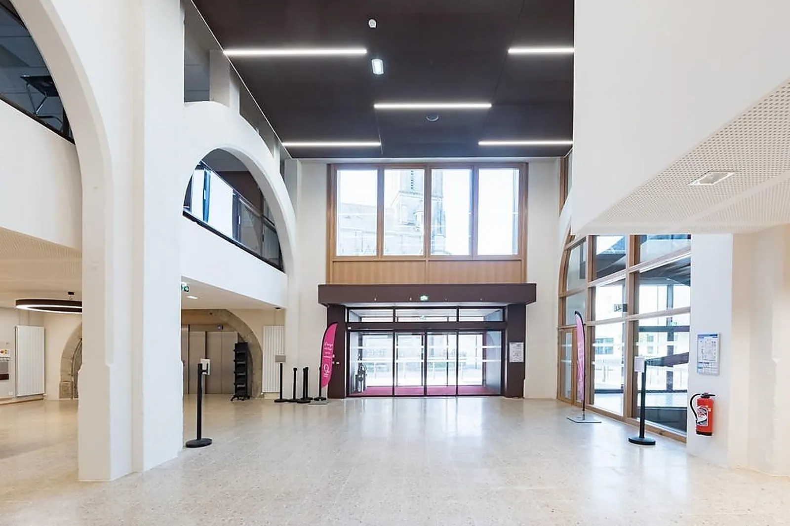 Lieux événementiels, CENTRE DES CONGRÈS DU CHAPEAU ROUGE