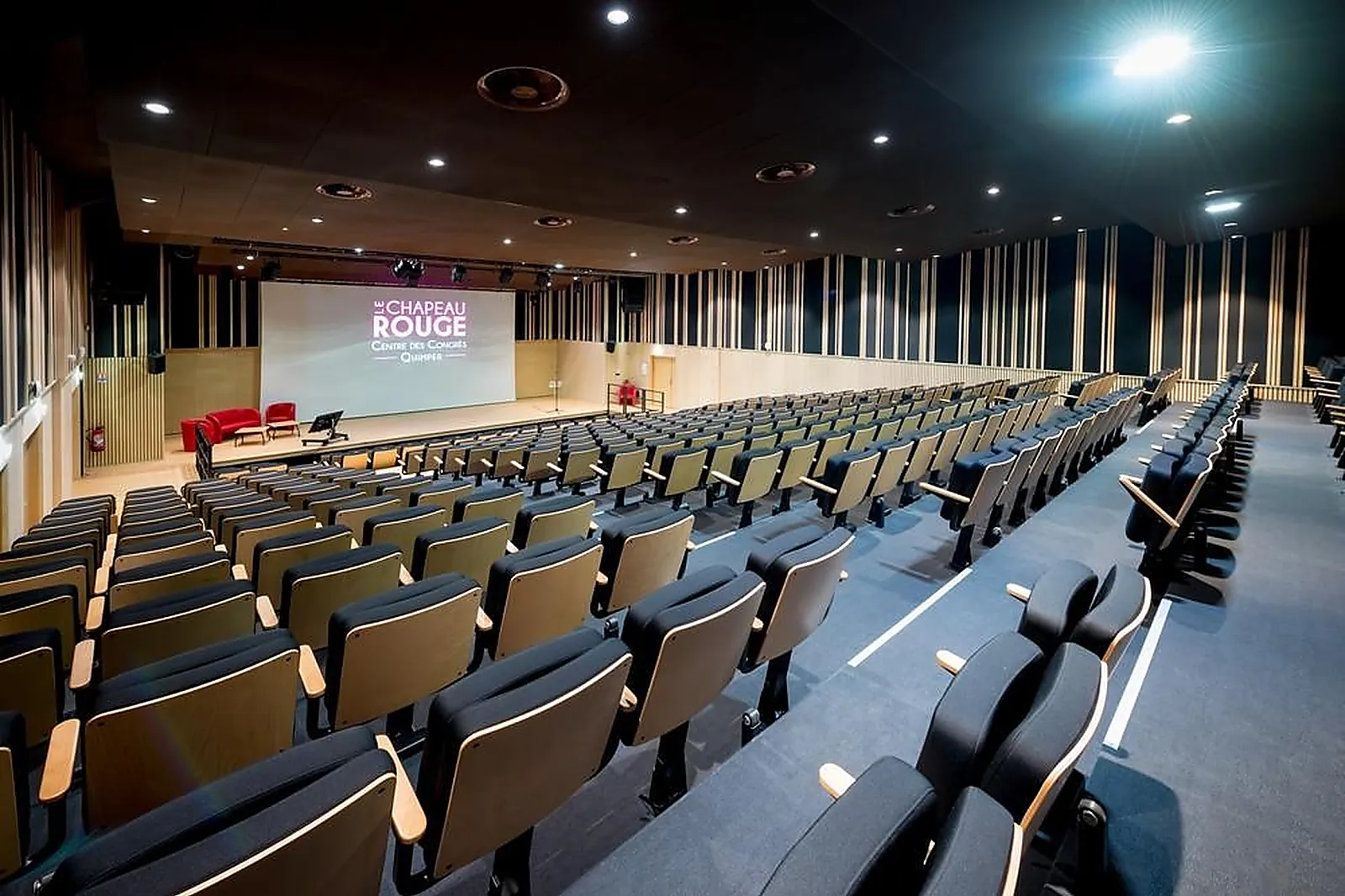 Lieux événementiels, CENTRE DES CONGRÈS DU CHAPEAU ROUGE