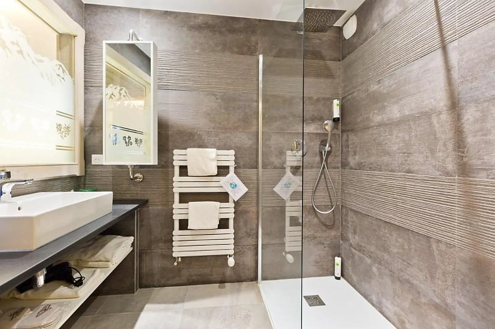 Lieux événementiels, CHÂLET-HÔTEL LES GENTIANETTES