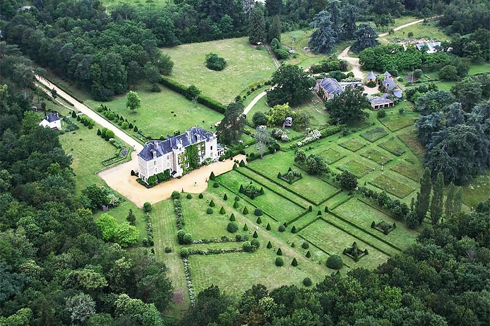 Lieux événementiels, CHÂTEAU CHAMBIERS