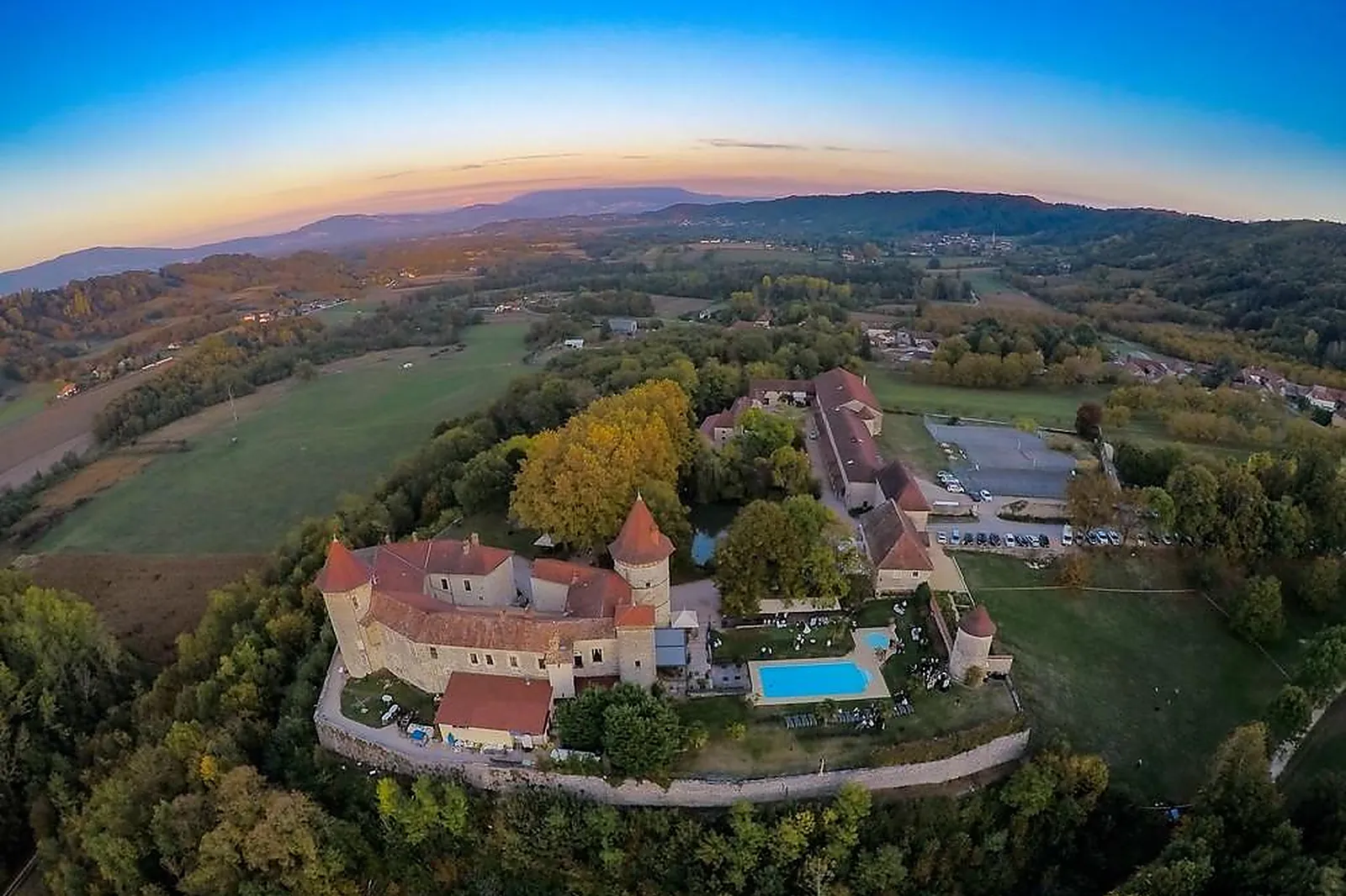 Lieux événementiels, CHÂTEAU CHAPEAU CORNU