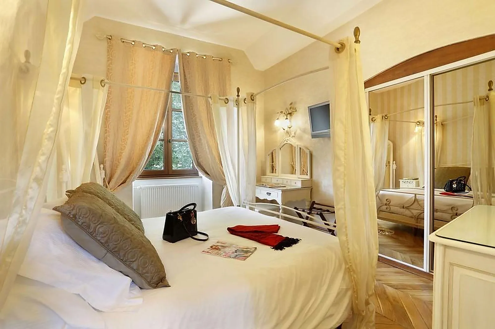 Lieux événementiels, CHÂTEAU CHAPEAU CORNU