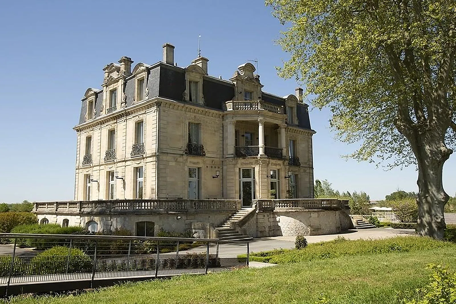 Lieux événementiels, CHÂTEAU GRATTEQUINA