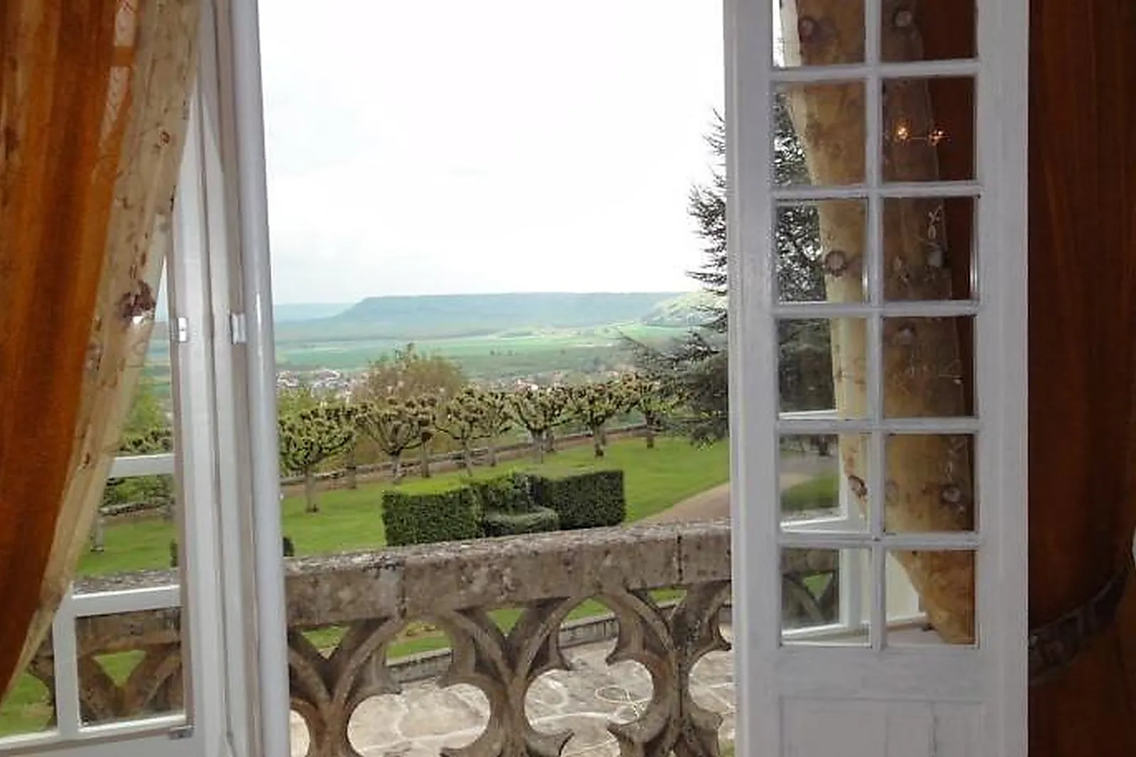 Lieux événementiels, CHÂTEAU HATTONCHATEL