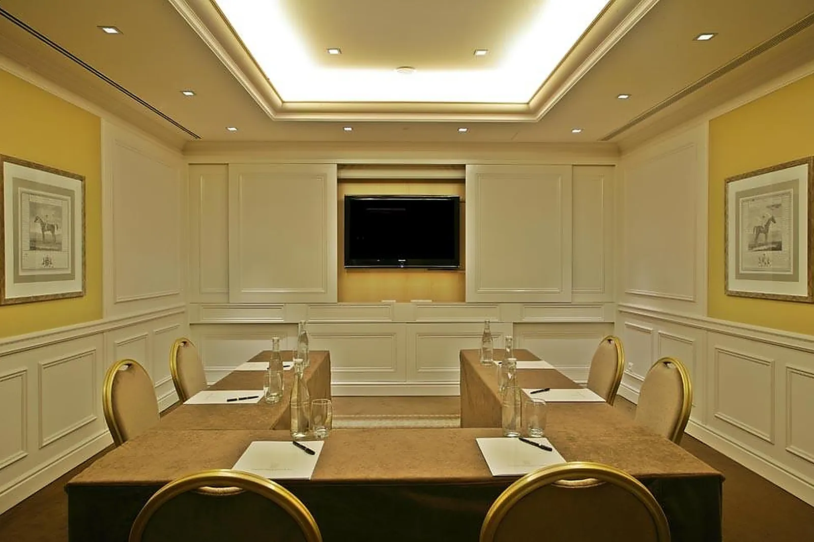 Lieux événementiels, CHÂTEAU HOTEL MONT ROYAL CHANTILLY