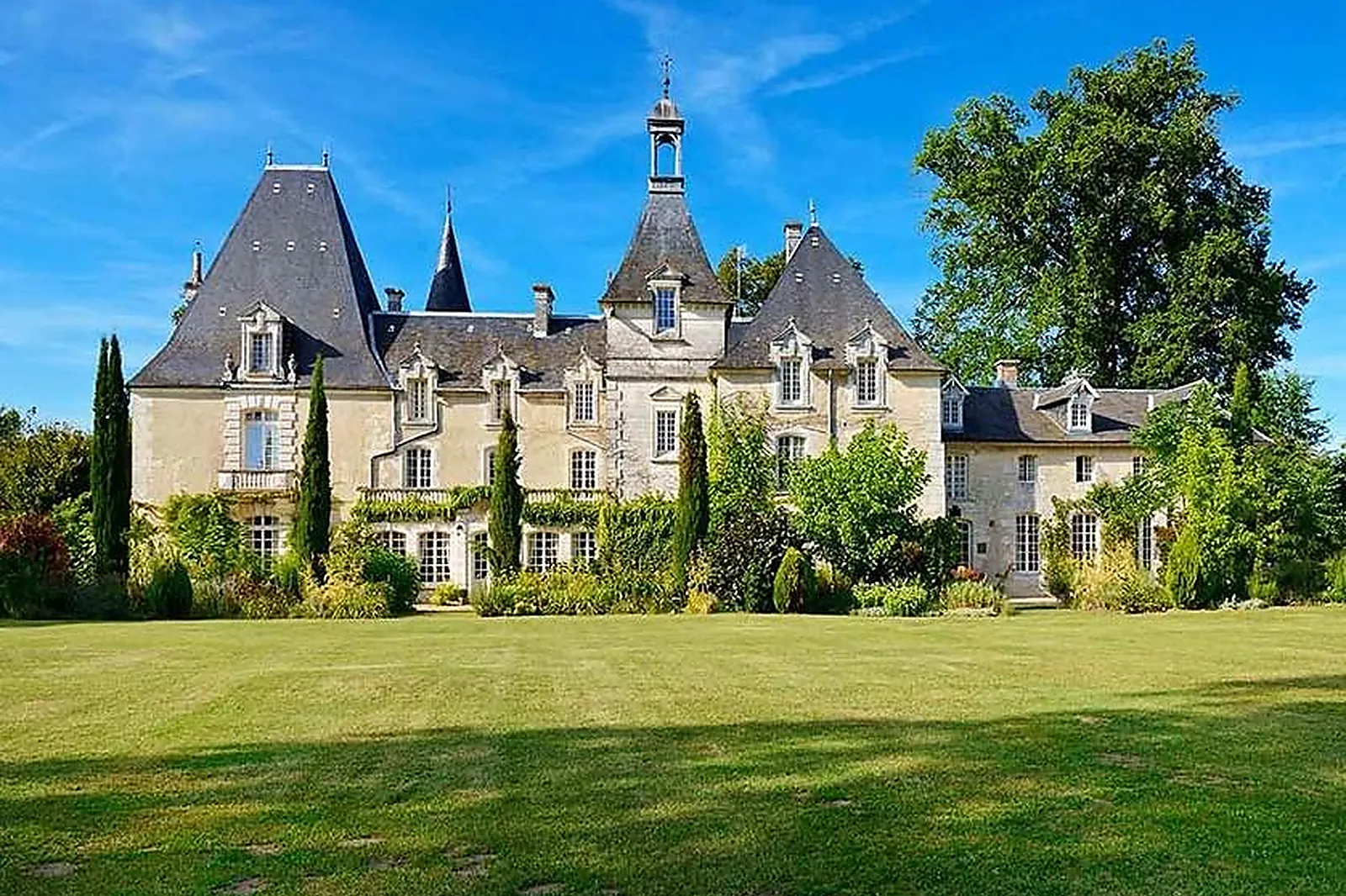 Lieux événementiels, CHÂTEAU LE MAS DE MONTET