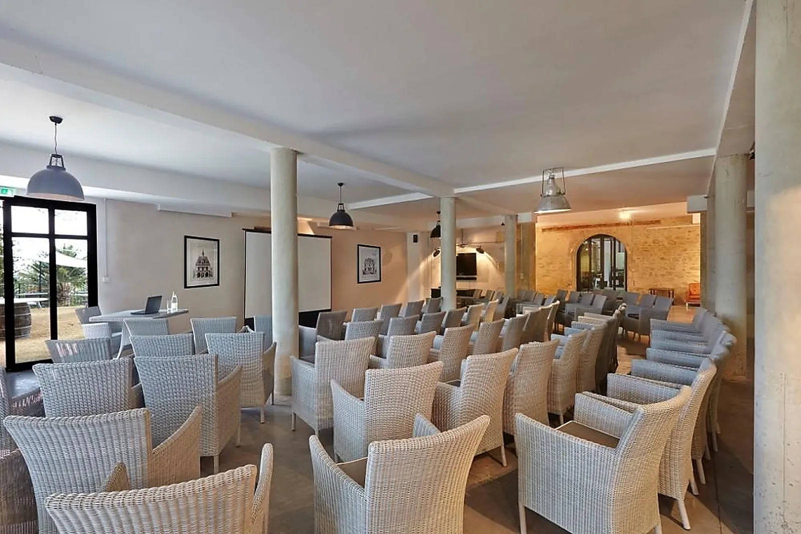 Lieux événementiels, CHÂTEAU LES CARRASSES