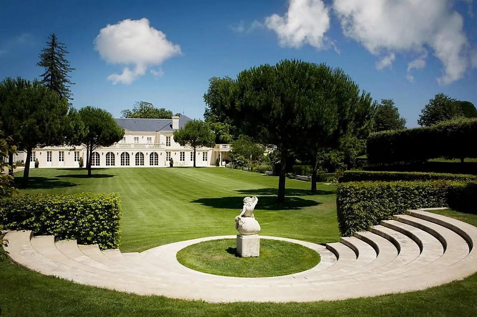 Lieux événementiels, CHÂTEAU MALARTIC-LAGRAVIÈRE