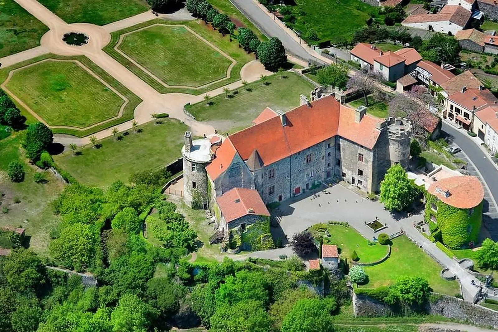 Lieux événementiels, CHÂTEAU ROYAL DE SAINT SATURNIN