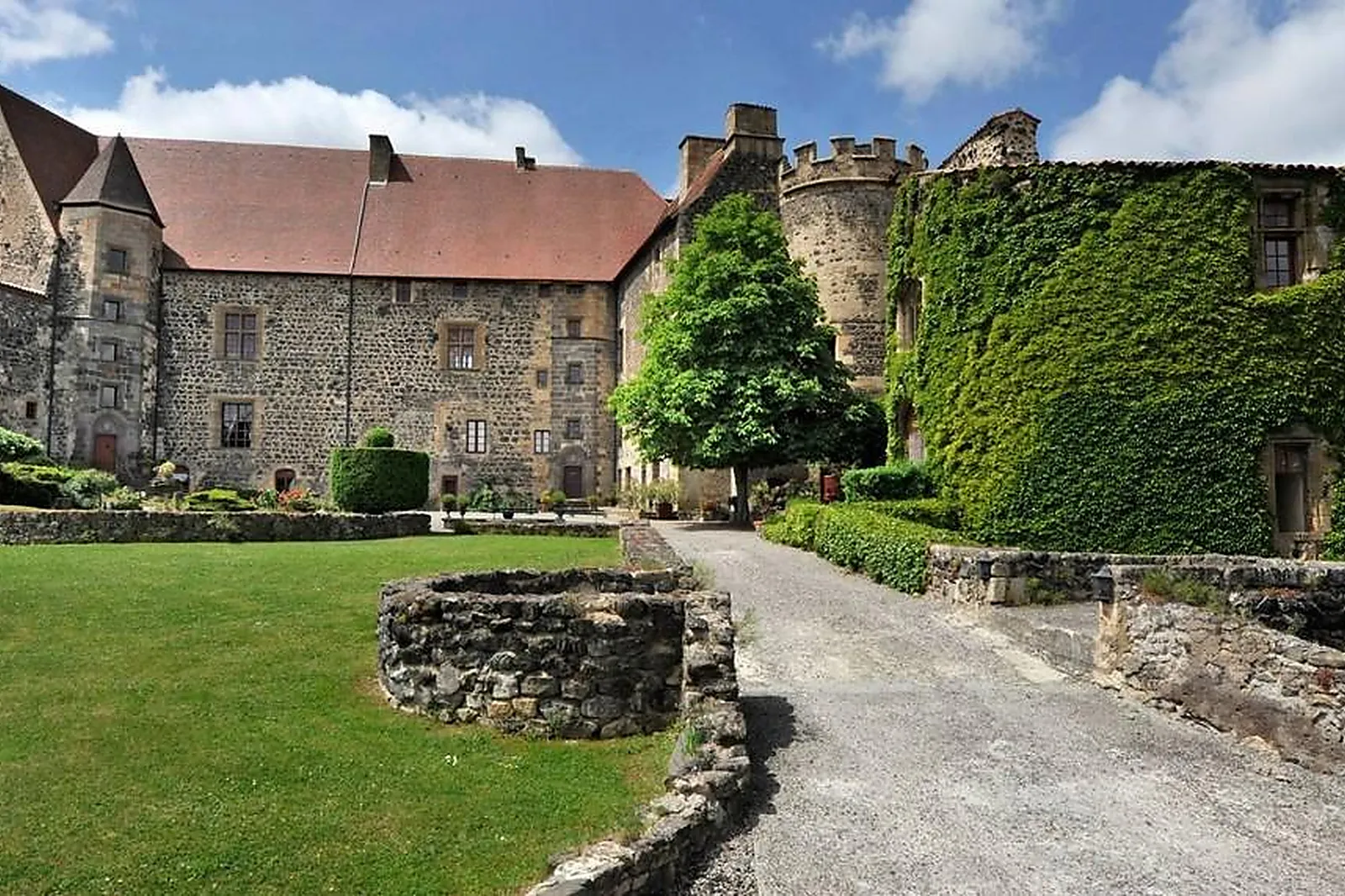 Lieux événementiels, CHÂTEAU ROYAL DE SAINT SATURNIN