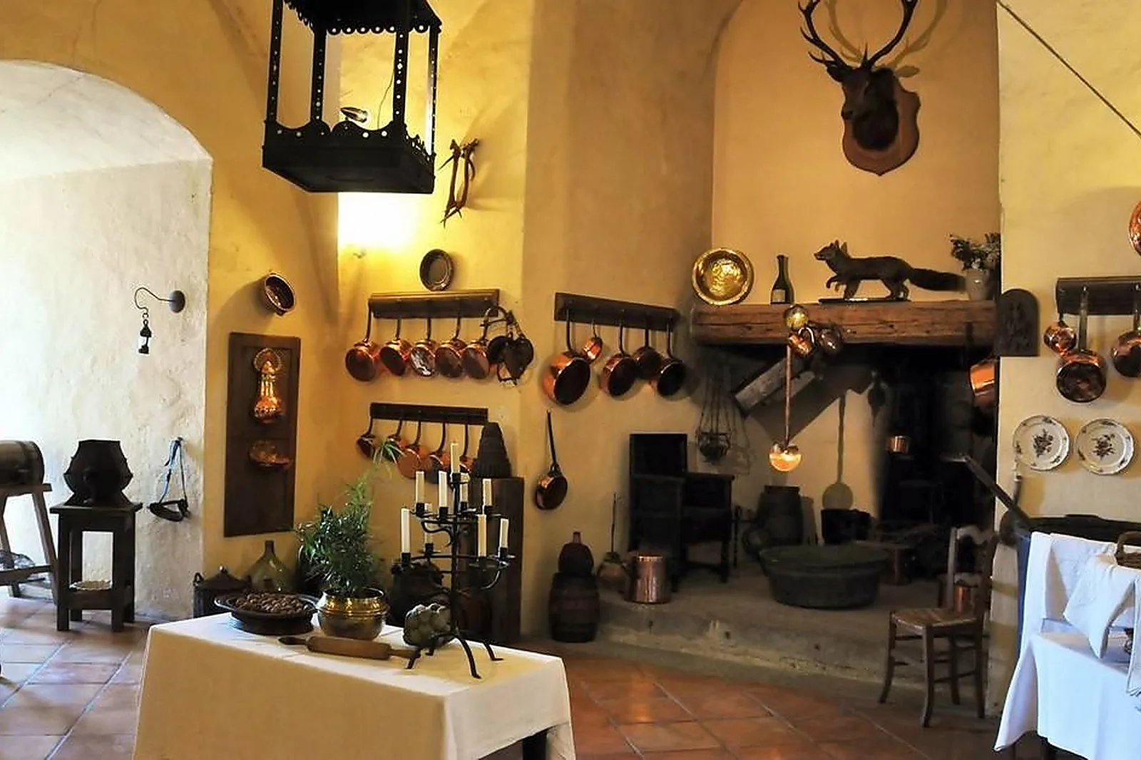 Lieux événementiels, CHÂTEAU ROYAL DE SAINT SATURNIN