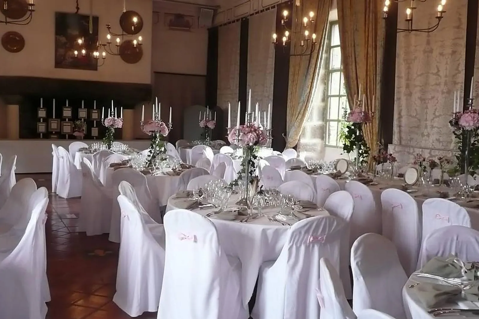 Lieux événementiels, CHÂTEAU ROYAL DE SAINT SATURNIN