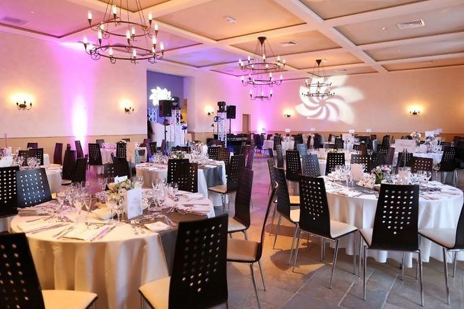 Lieux événementiels, CHÂTEAU SAINT-JULIEN D'AILLE