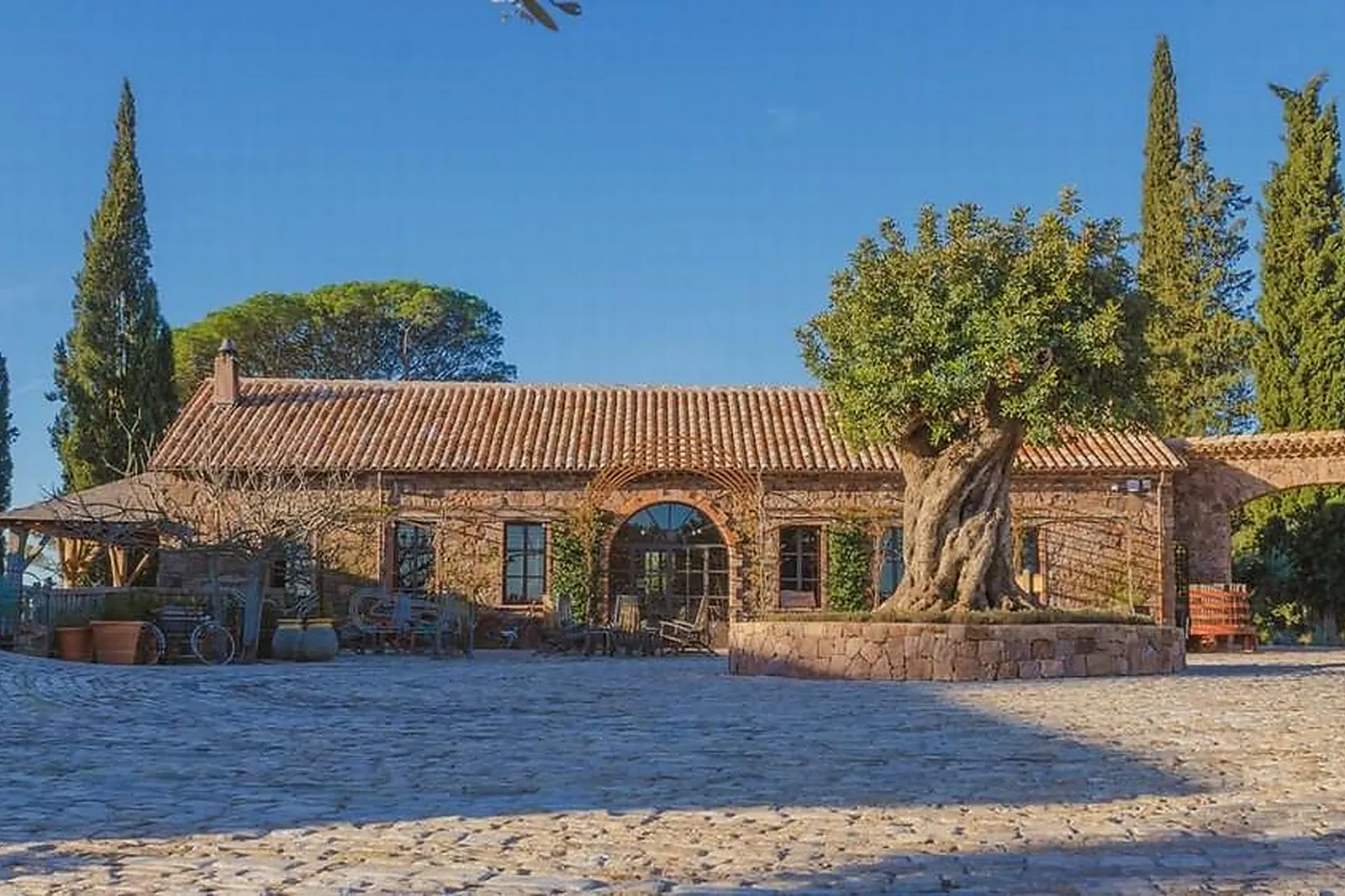 Lieux événementiels, CHÂTEAU SAINT-ROUX