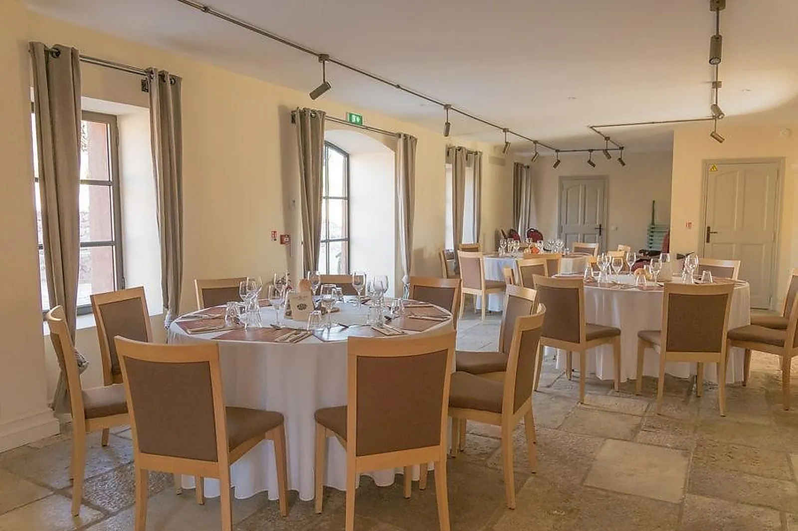 Lieux événementiels, CHÂTEAU SAINT-ROUX