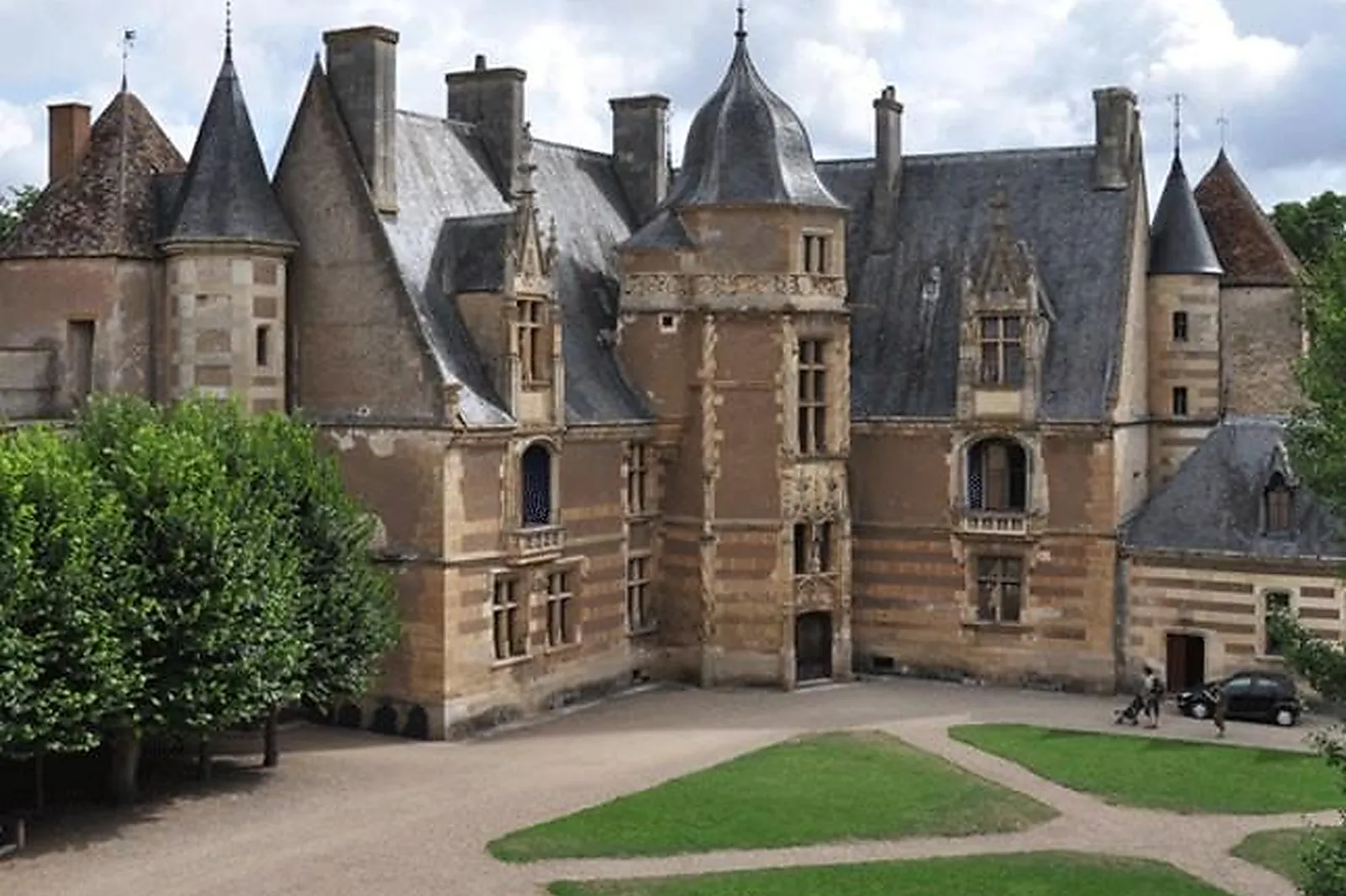 Lieux événementiels, CHÂTEAU D'AINAY-LE-VIEL