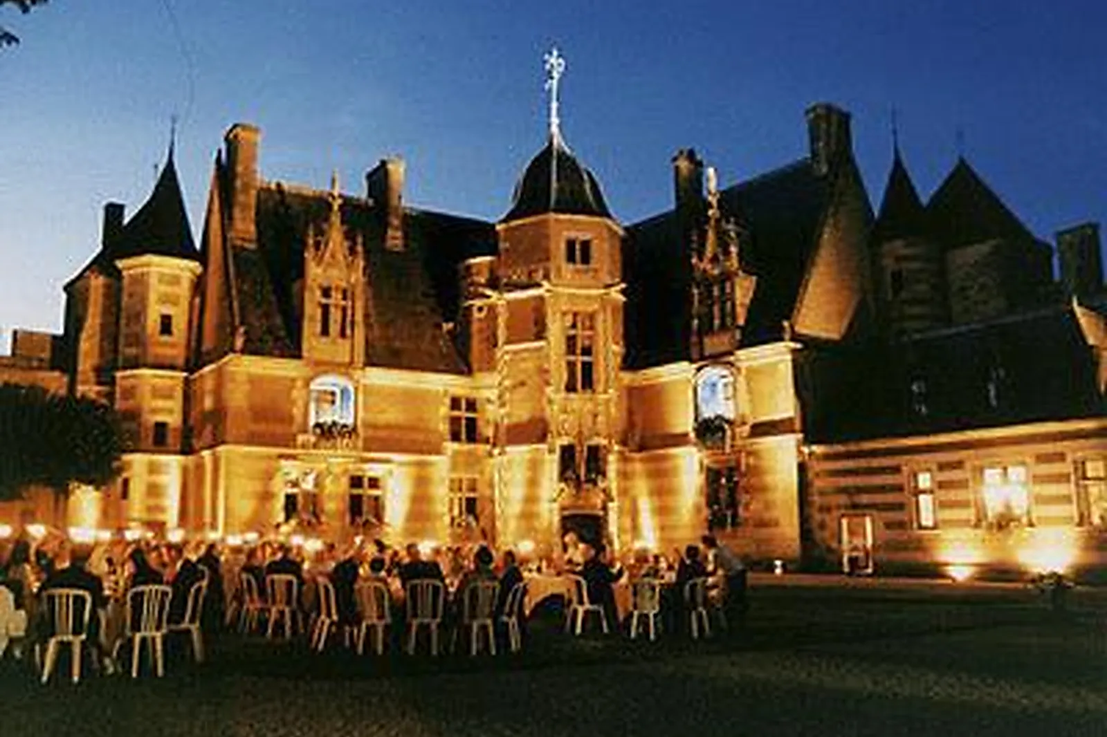 Lieux événementiels, CHÂTEAU D'AINAY-LE-VIEL