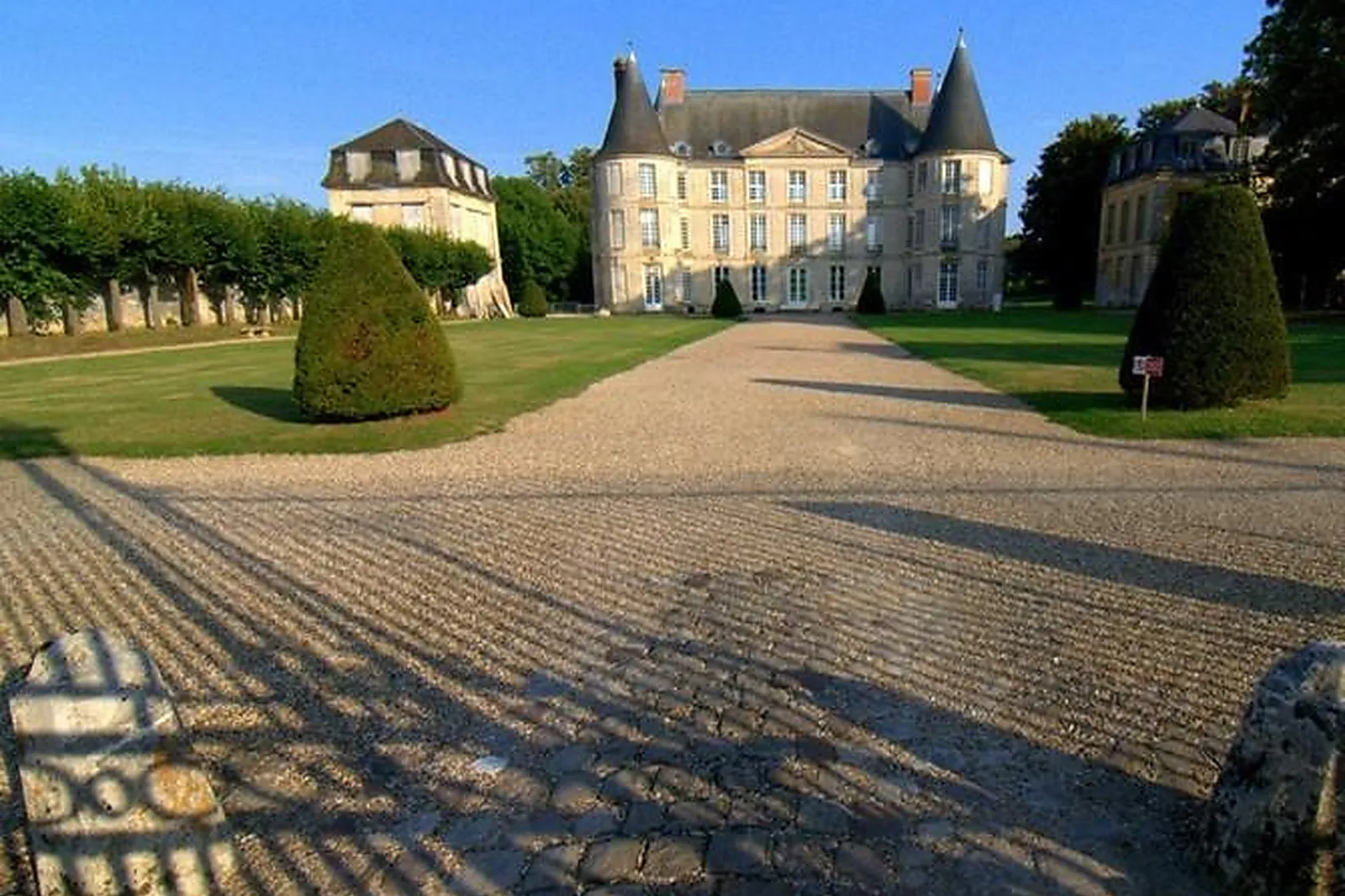 Lieux événementiels, CHÂTEAU D'HÉNONVILLE