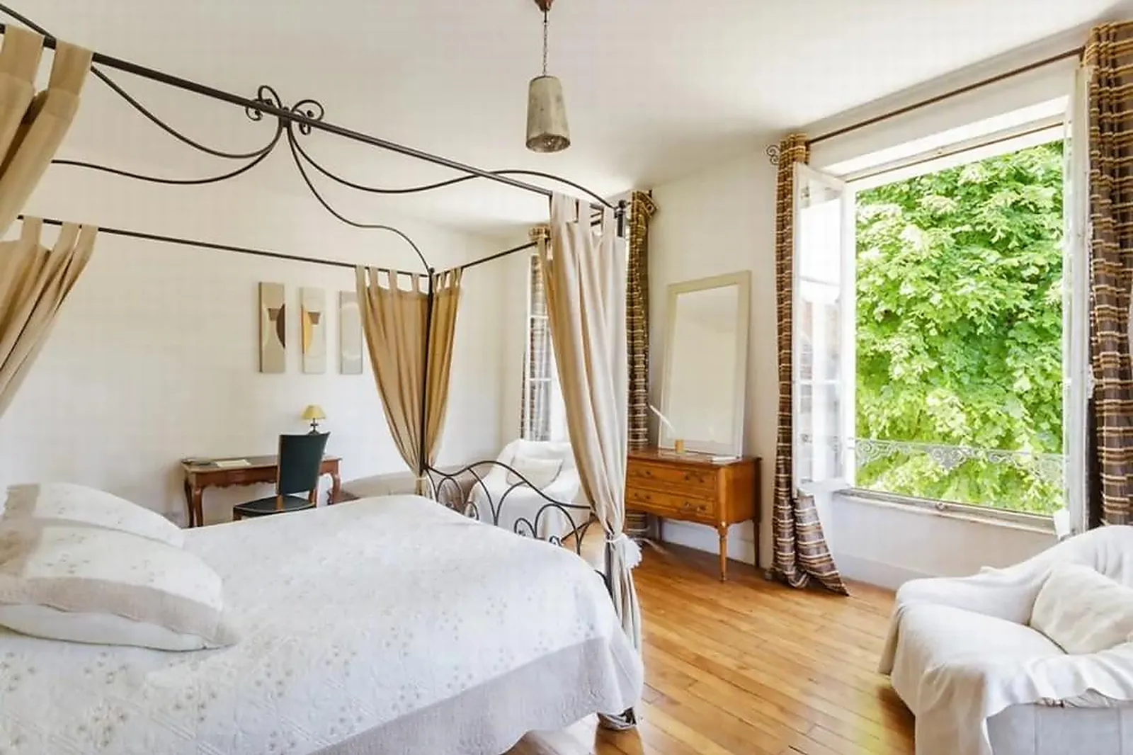 Lieux événementiels, CHÂTEAU DE BARBIREY