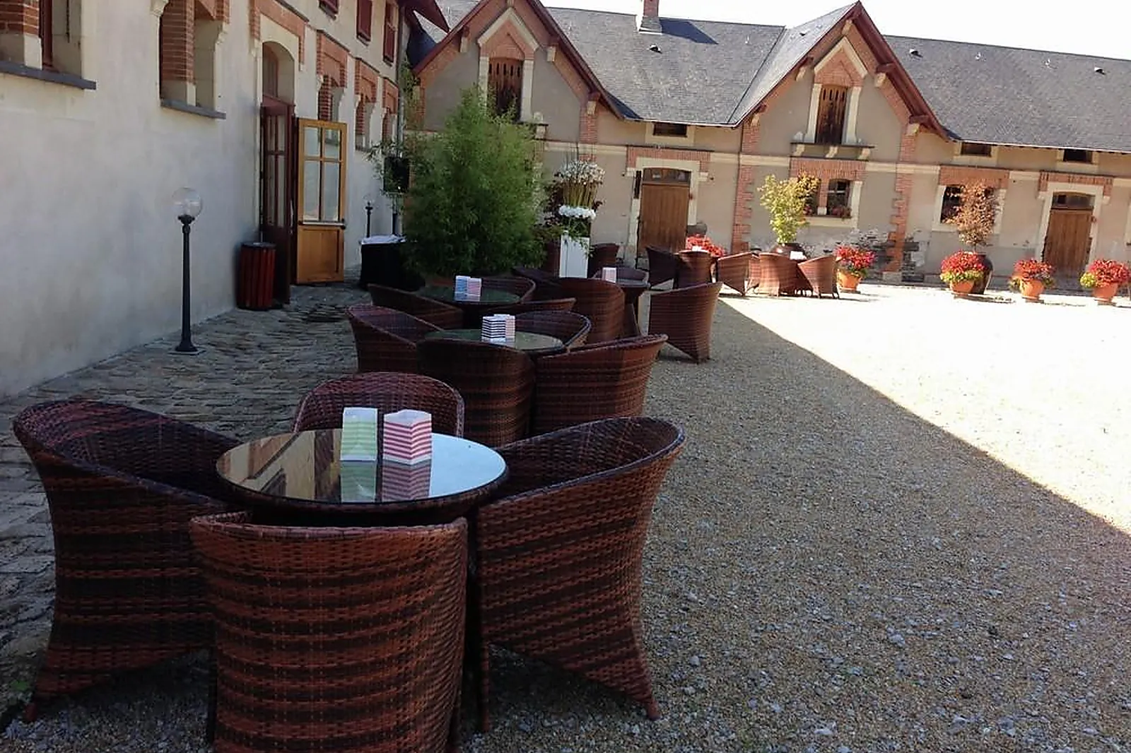 Lieux événementiels, CHÂTEAU DE BELLE POULE