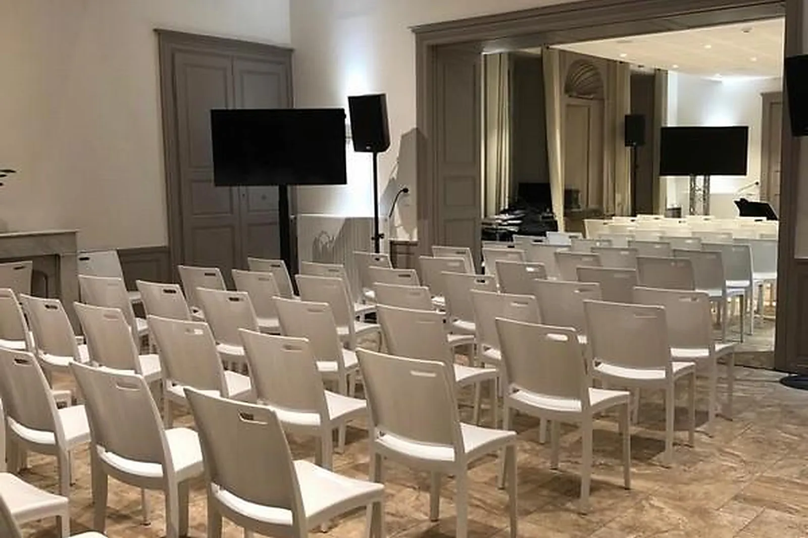 Lieux événementiels, CHÂTEAU DE CESARGES