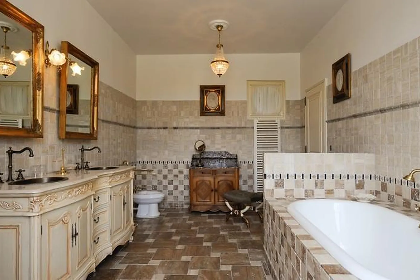 Lieux événementiels, CHÂTEAU DE CHAMPVALLINS