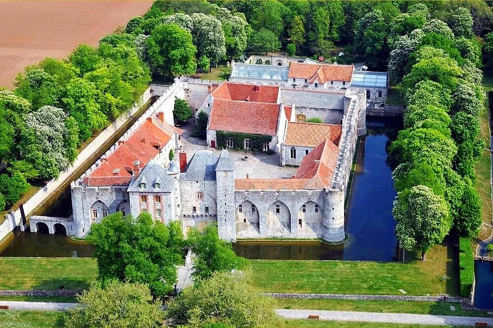 Lieux événementiels, CHÂTEAU DE FARCHEVILLE