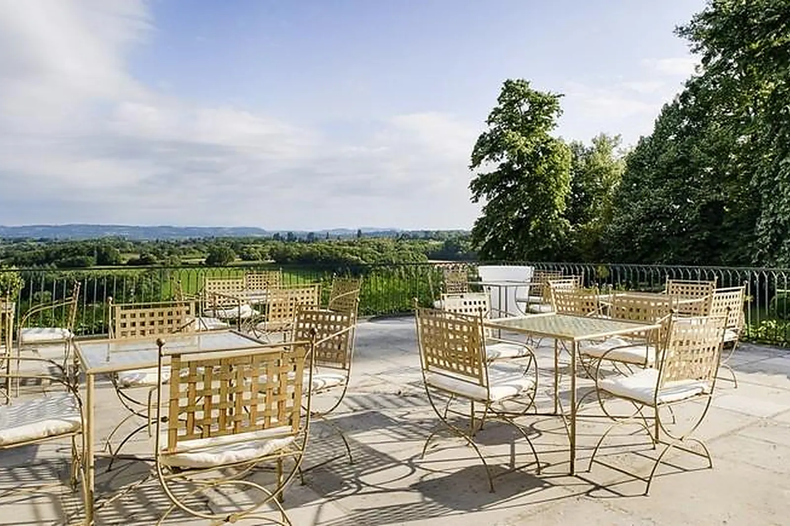 Lieux événementiels, CHÂTEAU DE FAVERGES-DE-LA-TOUR