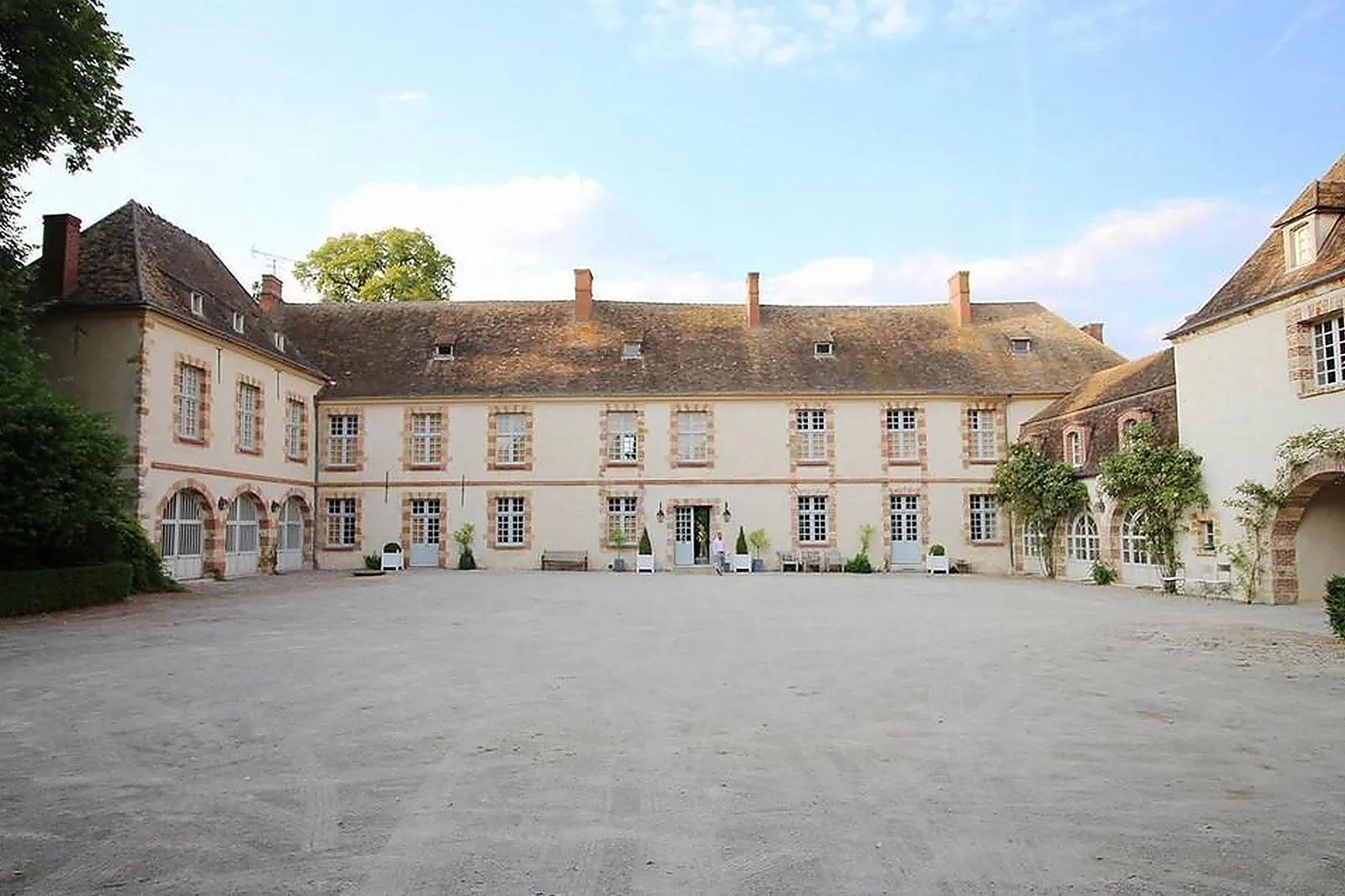 Lieux événementiels, CHÂTEAU DE LA COUR SENLISSE