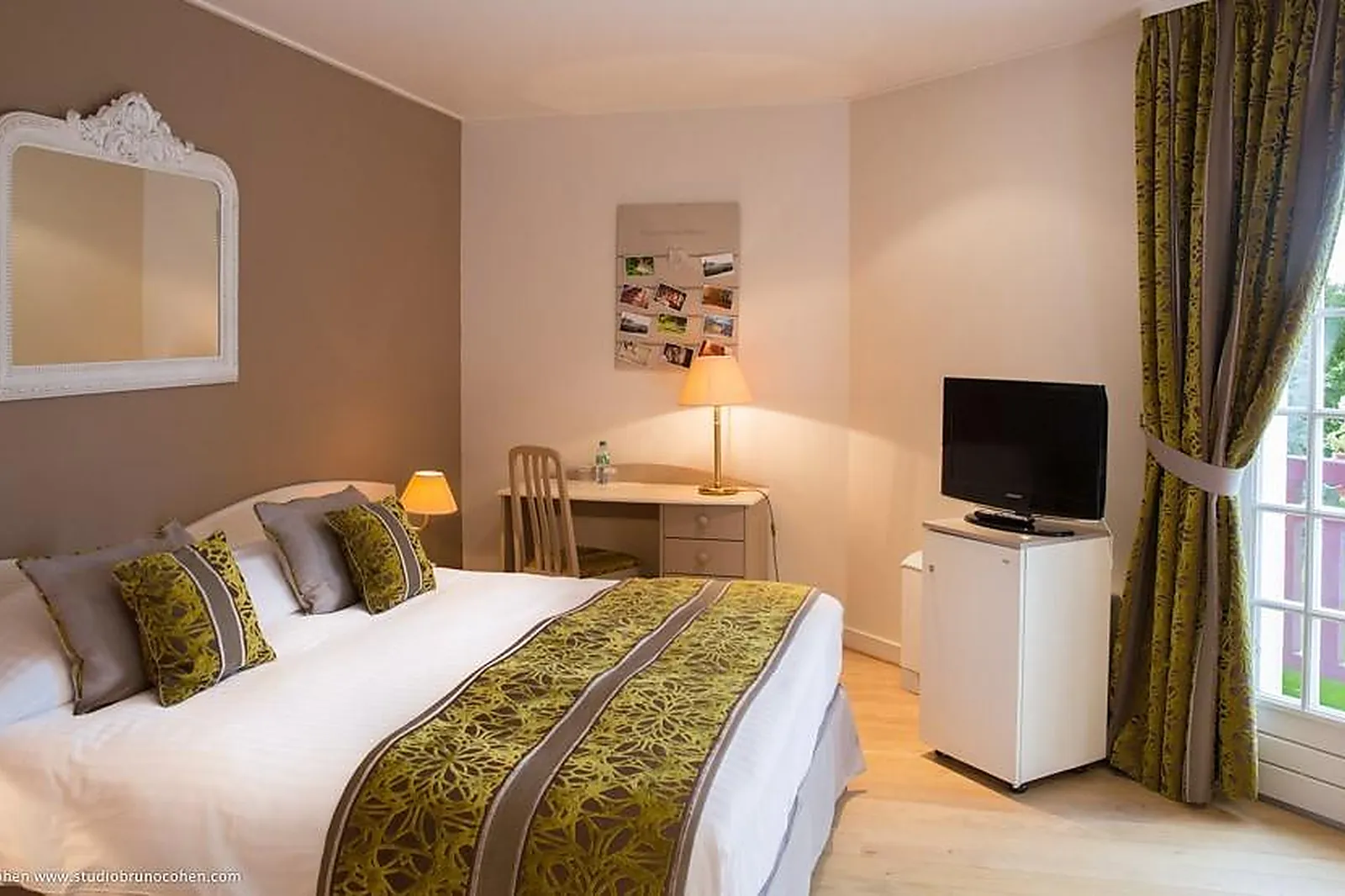 Lieux événementiels, CHATEAU DE LA TOUR GOUVIEUX