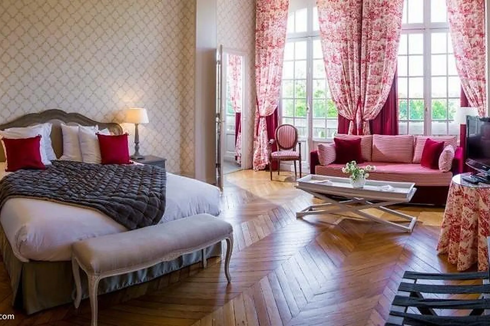 Lieux événementiels, CHATEAU DE LA TOUR GOUVIEUX