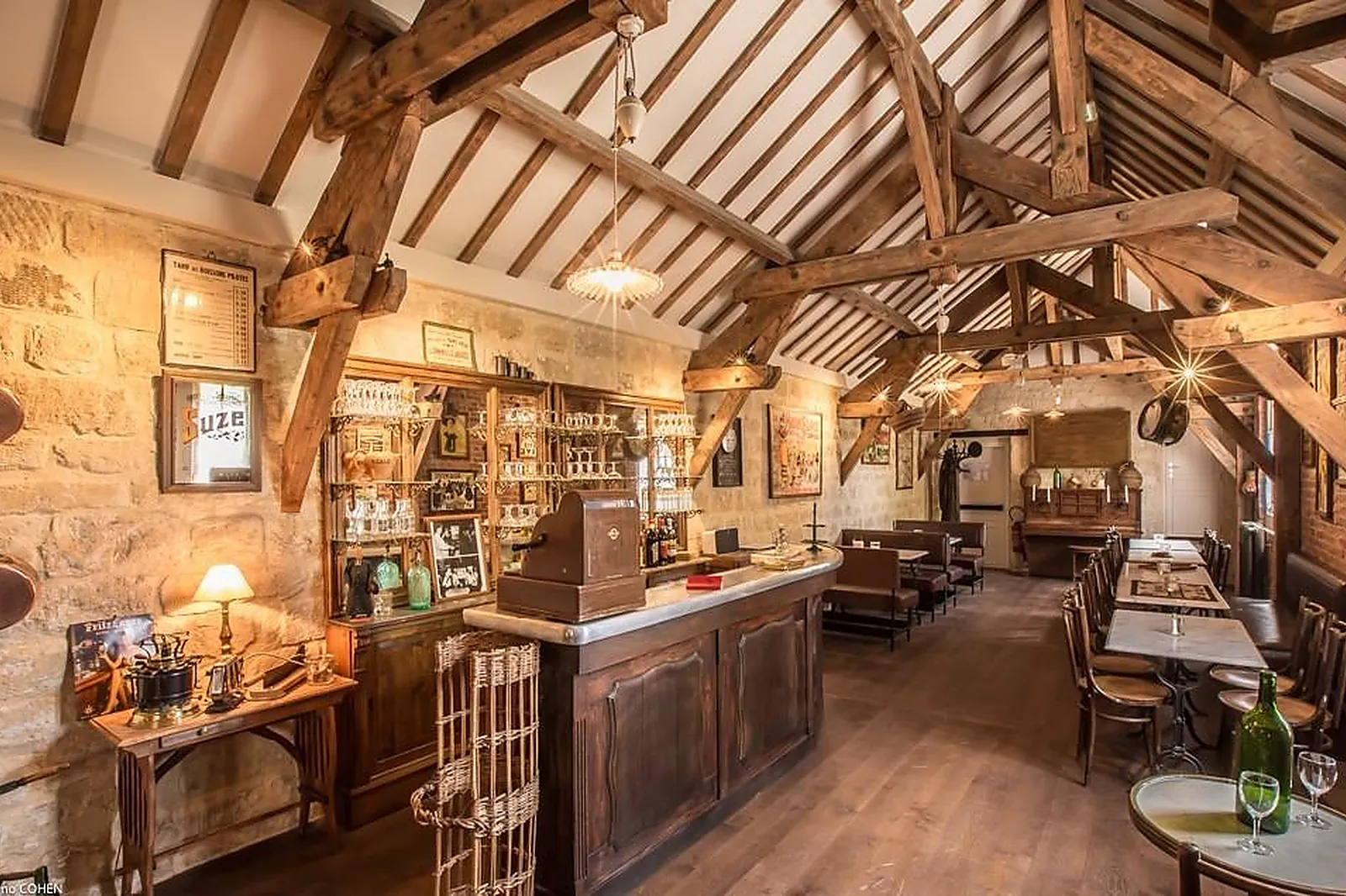 Lieux événementiels, CHATEAU DE LA TOUR GOUVIEUX