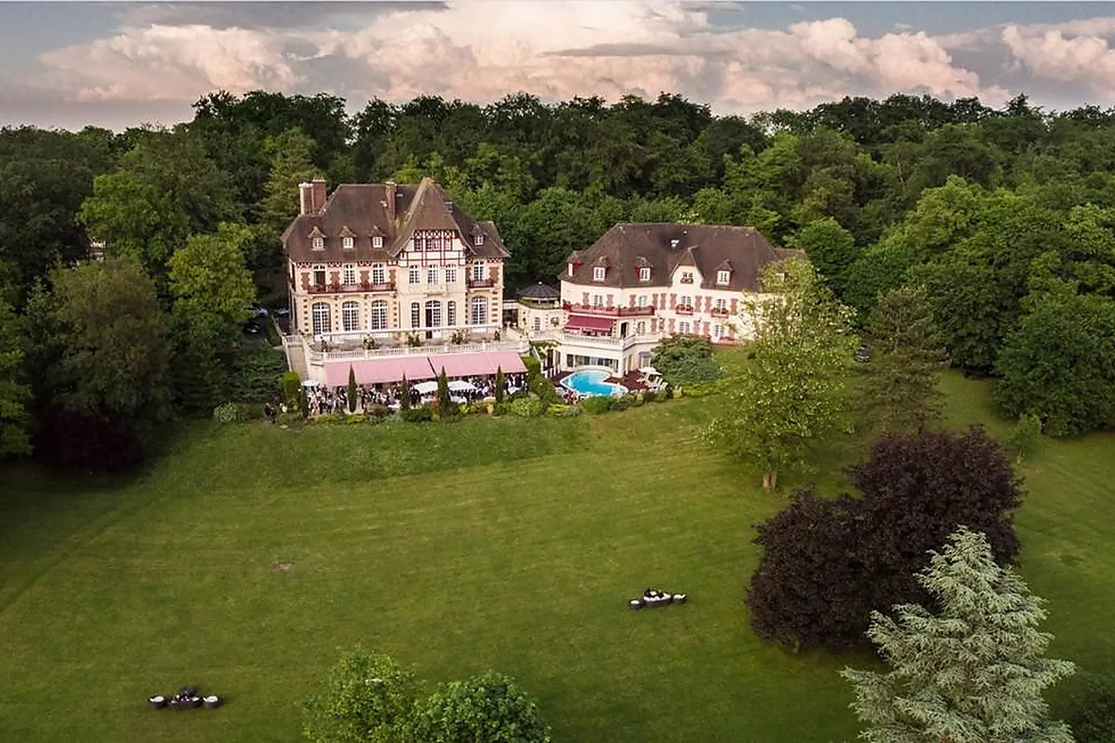 Lieux événementiels, CHATEAU DE LA TOUR GOUVIEUX