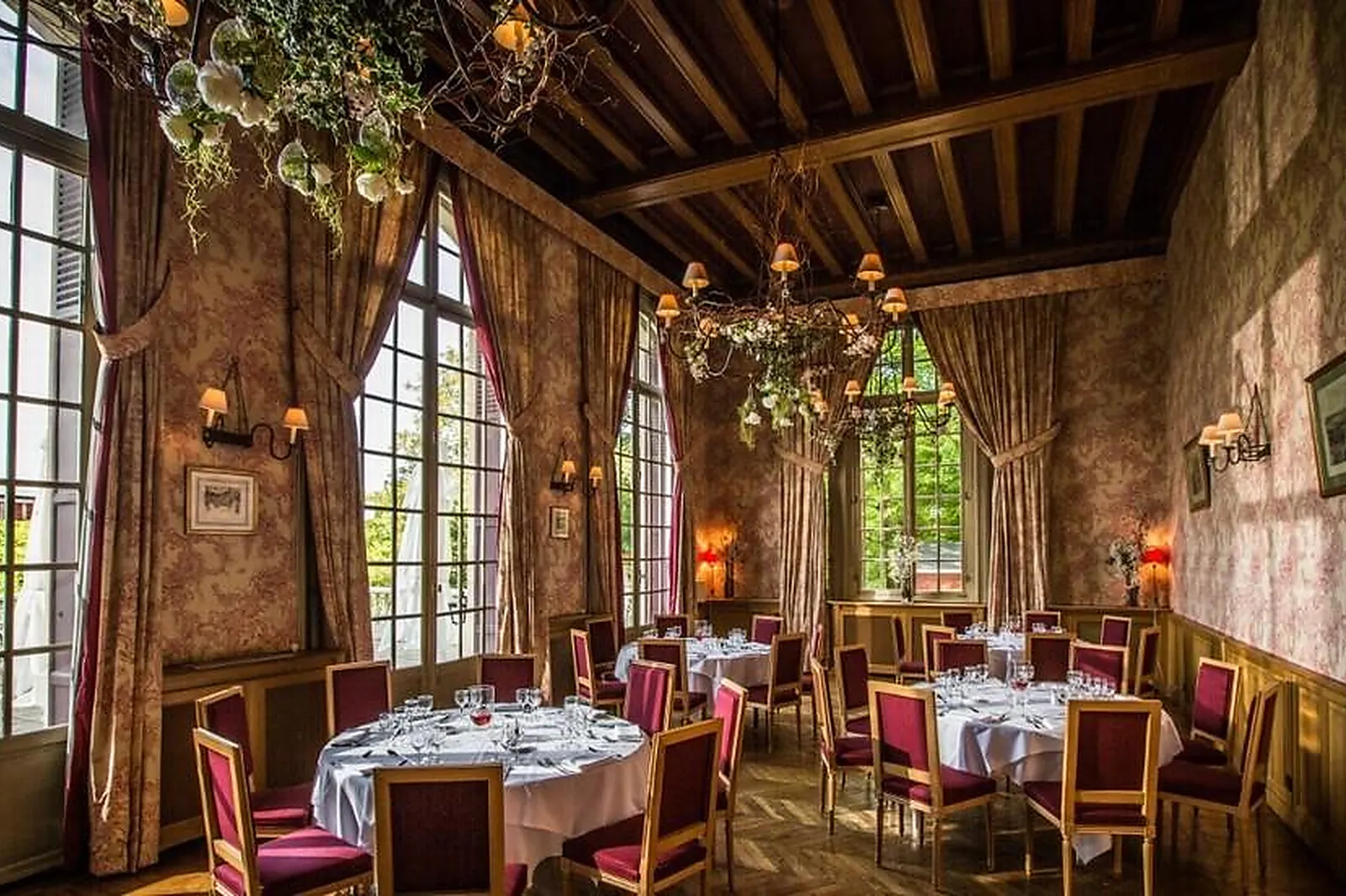 Lieux événementiels, CHATEAU DE LA TOUR GOUVIEUX