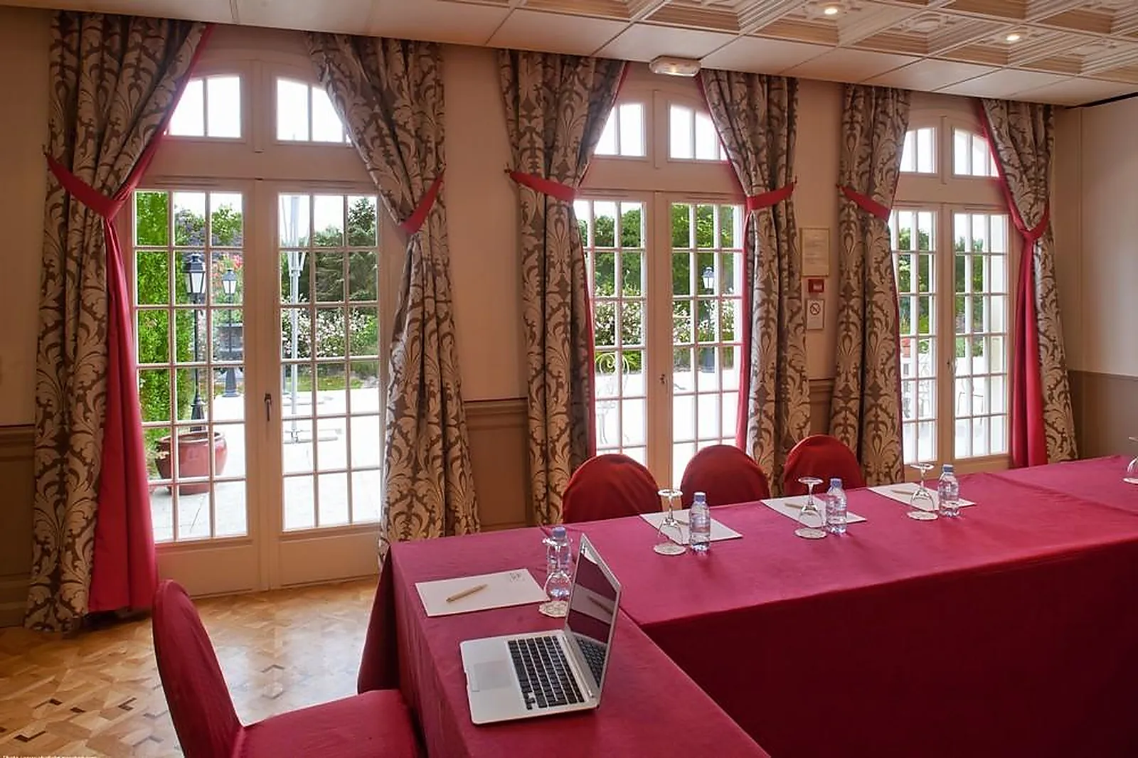 Lieux événementiels, CHATEAU DE LA TOUR GOUVIEUX