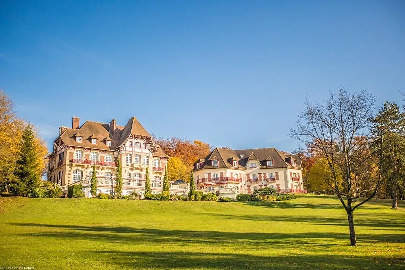 Lieux événementiels, CHATEAU DE LA TOUR GOUVIEUX