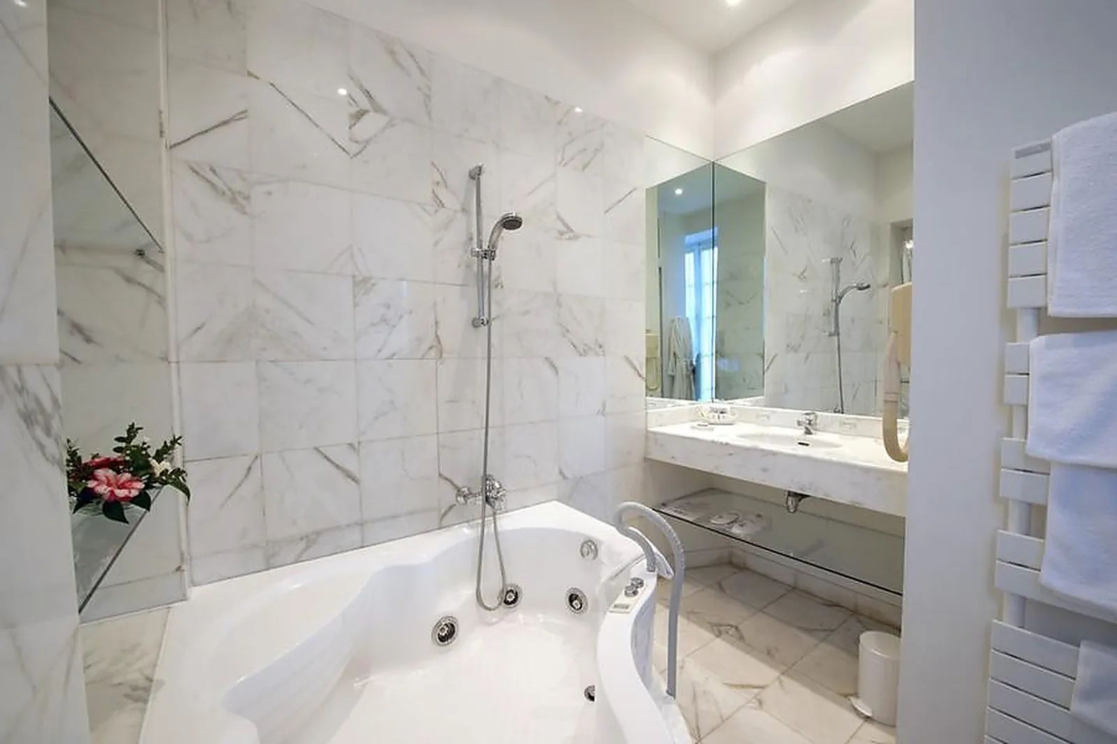 Lieux événementiels, CHÂTEAU DE LOCGUÉNOLÉ