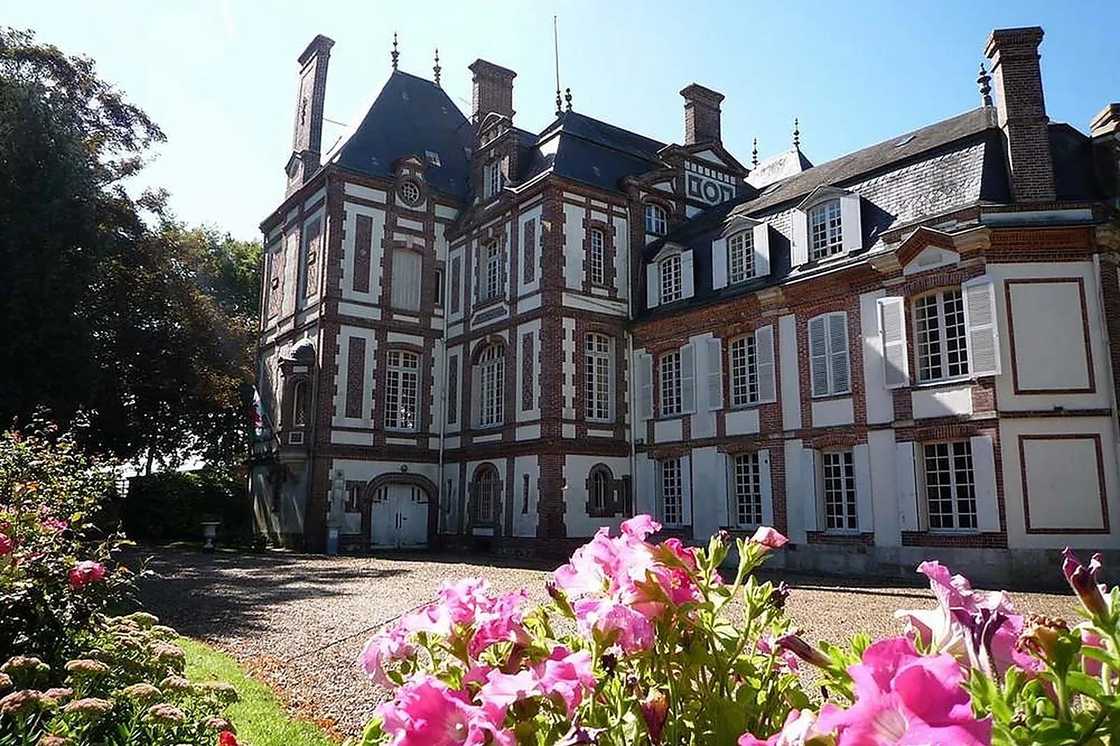 Lieux événementiels, CHÂTEAU DE LUZIGNEUL