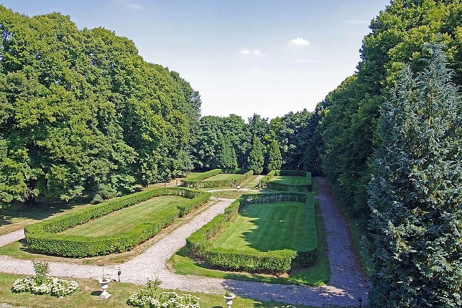 Lieux événementiels, CHÂTEAU DE LUZIGNEUL