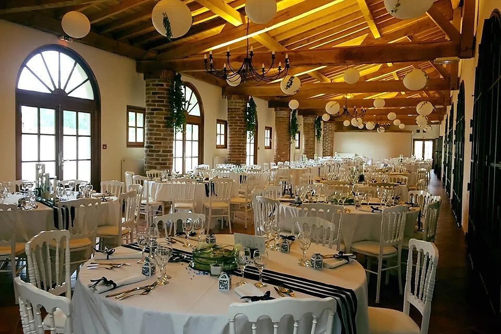 Lieux événementiels, CHÂTEAU DE MAGNEUX