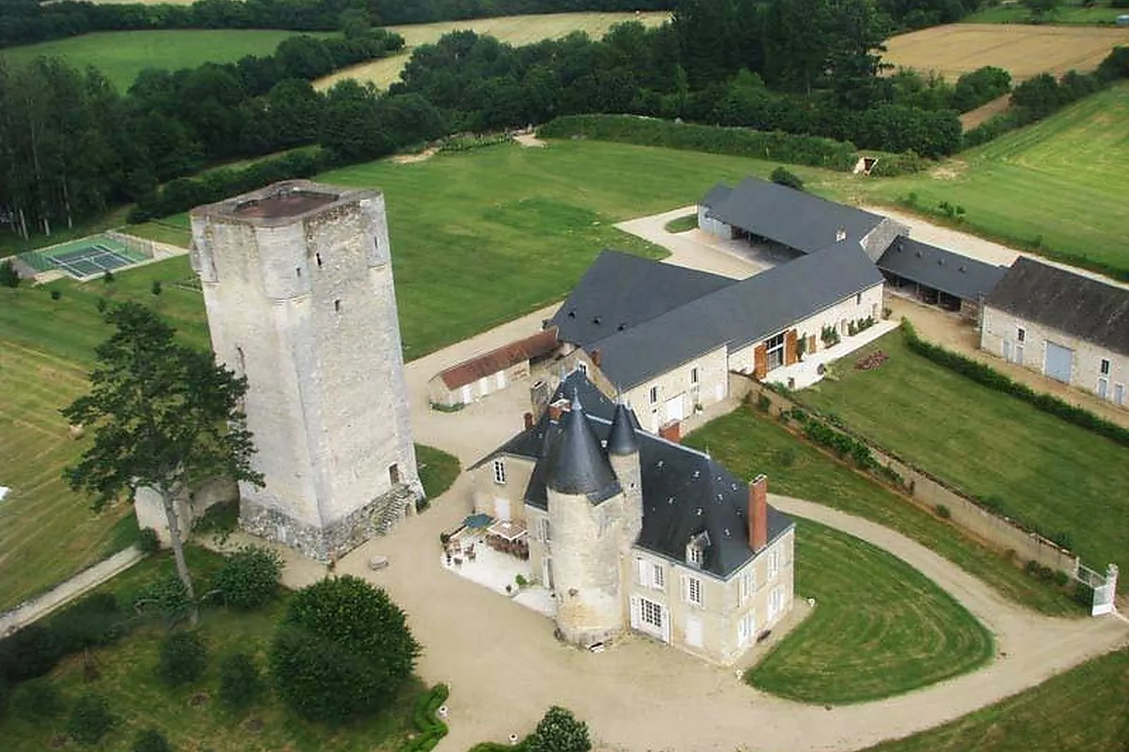 Lieux événementiels, CHATEAU DE MAZIERES