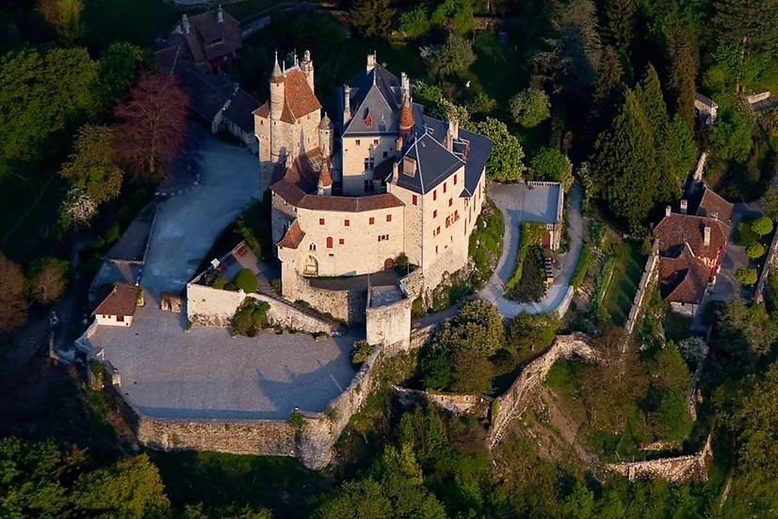 Lieux événementiels, CHÂTEAU DE MENTHON-SAINT-BERNARD