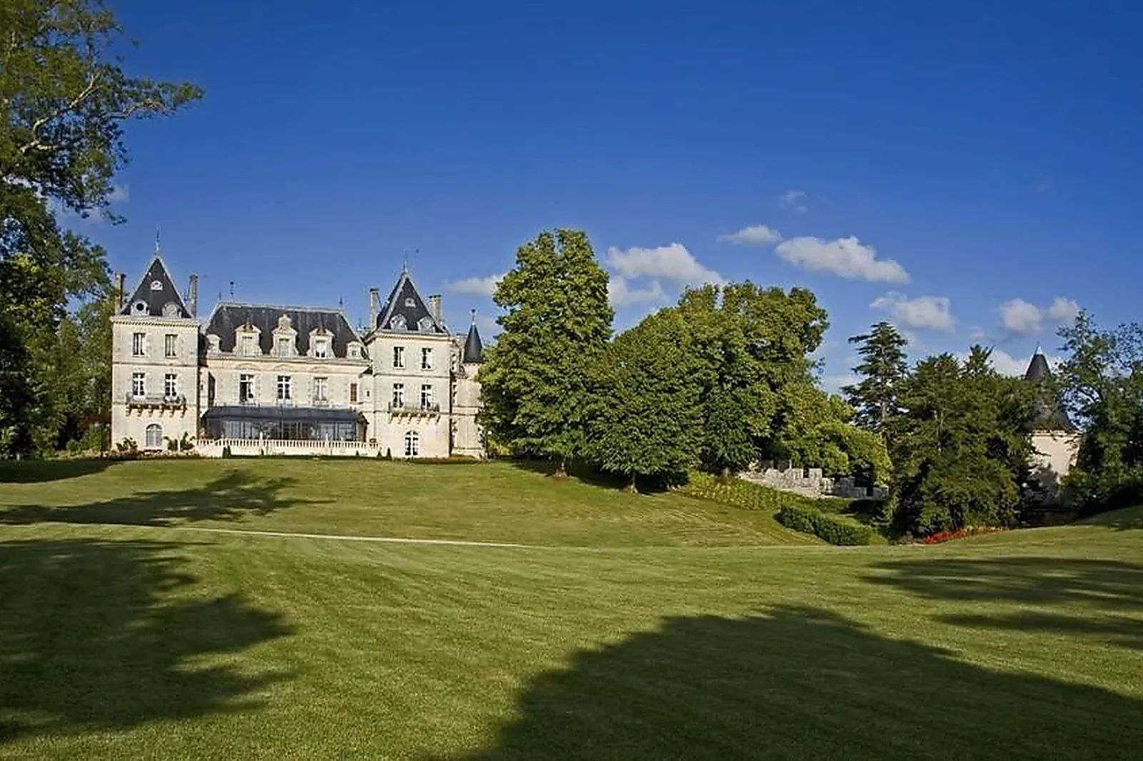 Lieux événementiels, CHÂTEAU DE MIRAMBEAU