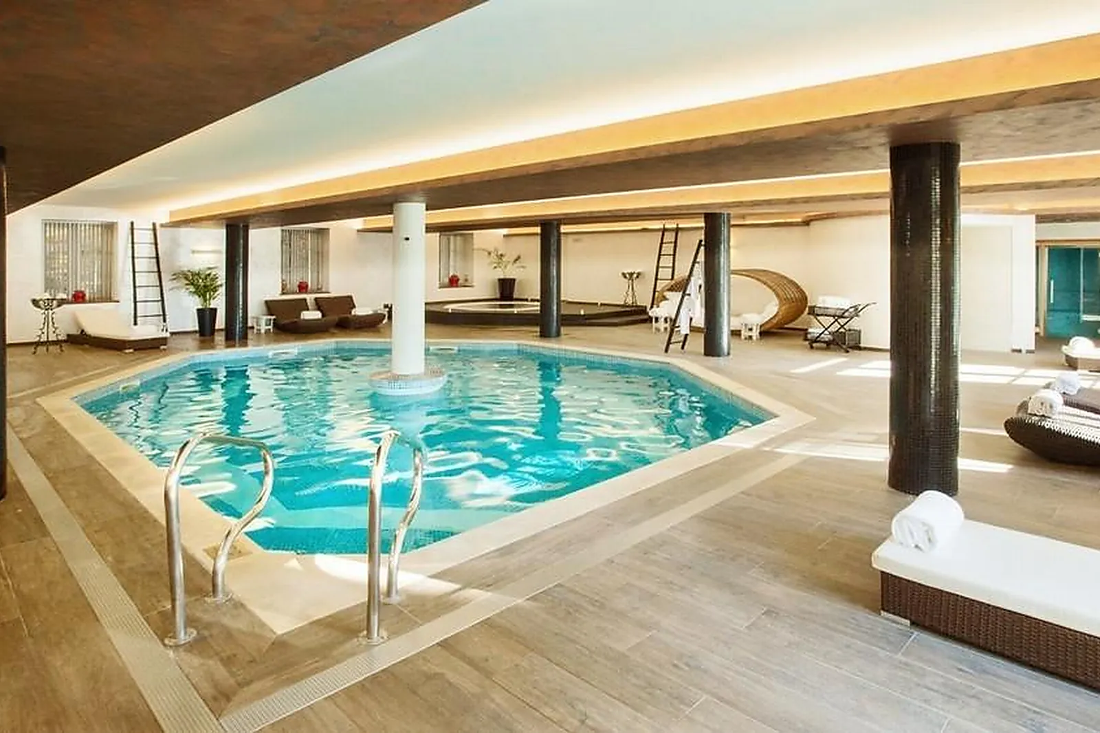 Lieux événementiels, CHÂTEAU DE MIRAMBEAU