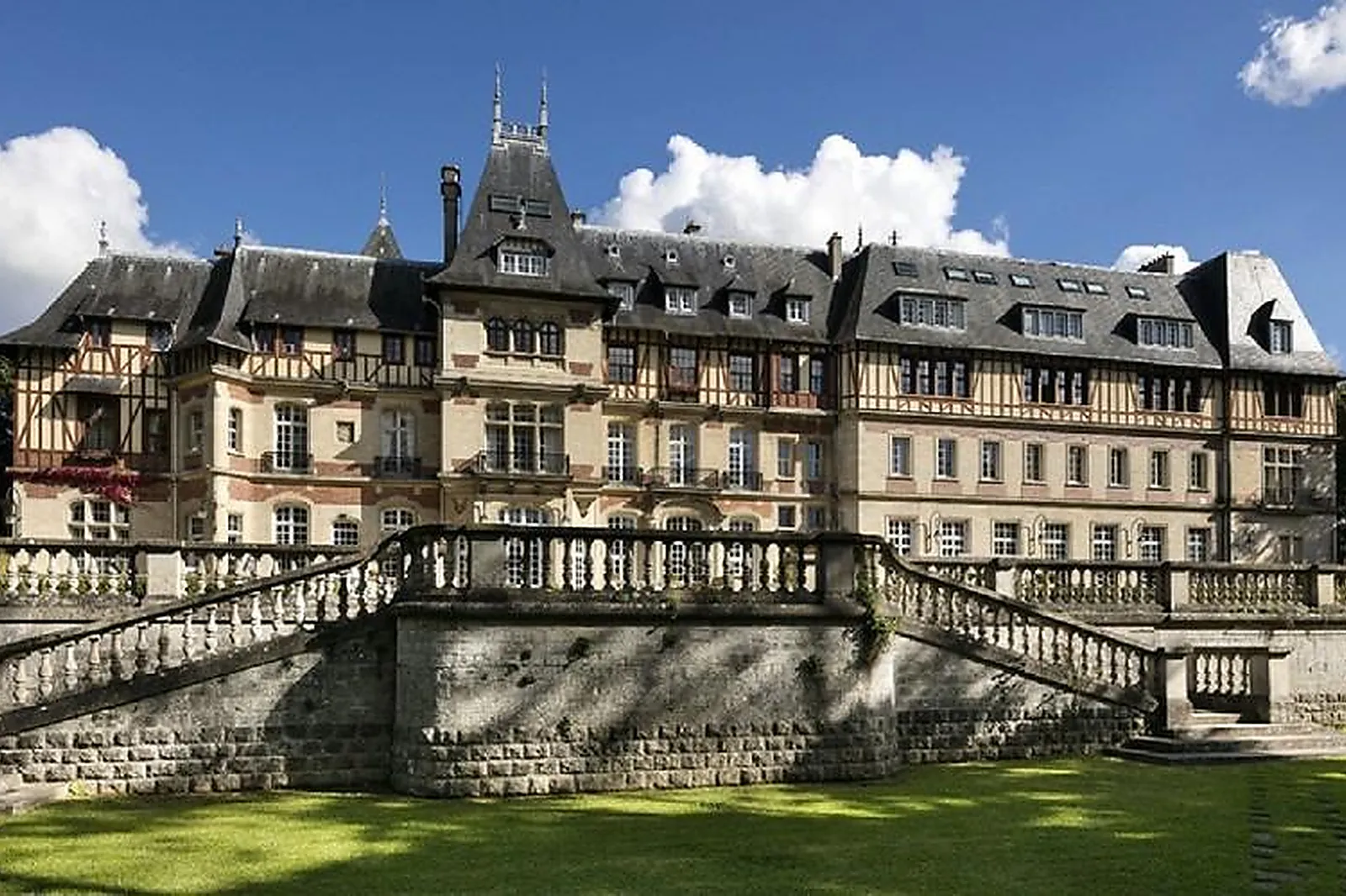 Lieux événementiels, CHÂTEAU DE MONTVILLARGENNE