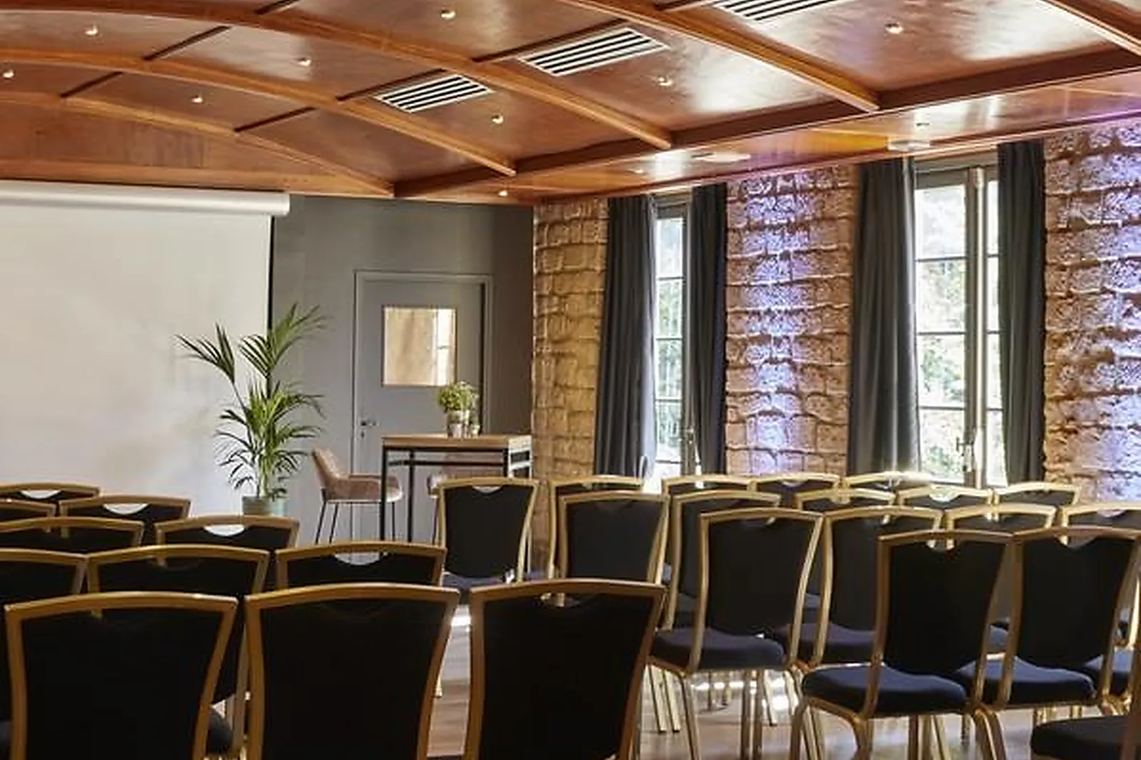 Lieux événementiels, CHÂTEAU DE MONTVILLARGENNE