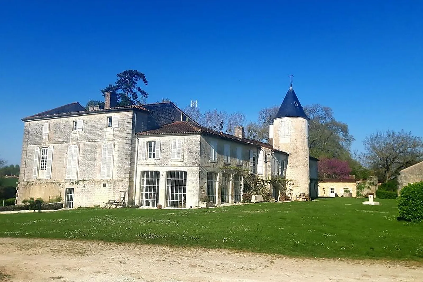 Lieux événementiels, CHÂTEAU DE MOUILLEPIED