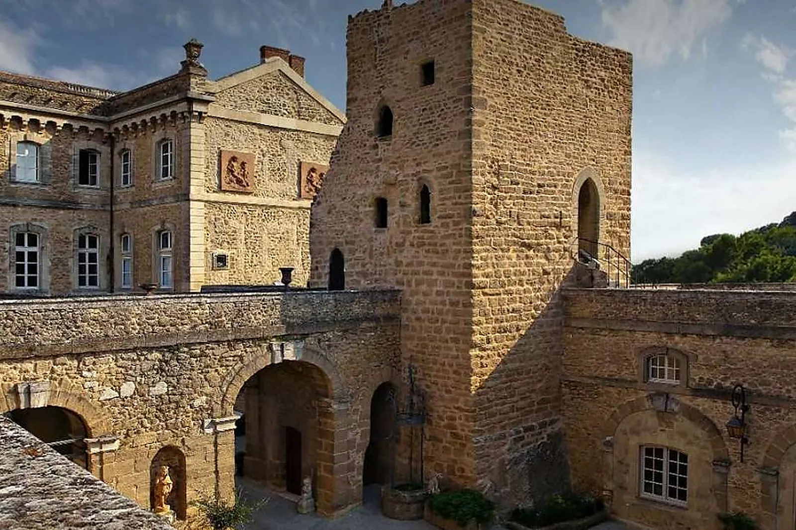 Lieux événementiels, CHATEAU DE ROCHEGUDE